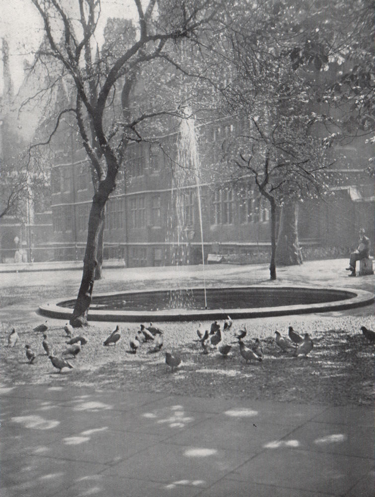 Fountain Court, Temple. E.O. HOPPÉ. London 1930 old vintage print picture